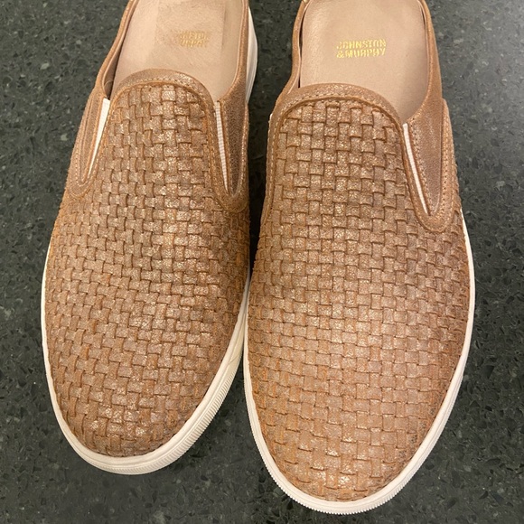 Johnston & Murphy Shoes - Johnston & Murphy Sz 8.5 Tan Woven Slip-On Loafers
